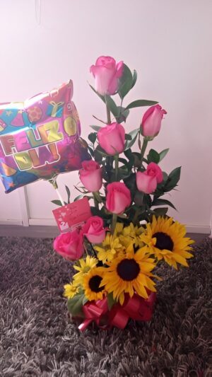 Rosas, girasoles, margaritas y globo R06
